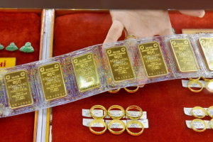 Giá vàng SJC chính thức vượt 90 triệu đồng/lượng, vàng nhẫn trơn tăng dựng đứng.