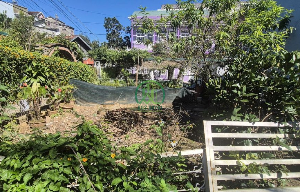 CẦN BÁN ĐẤT TẶNG NHÀ 3 MẶT TIỀN ĐƯỜNG MAI HẮC ĐẾ, PHƯỜNG CAM LY– ĐÀ LẠT