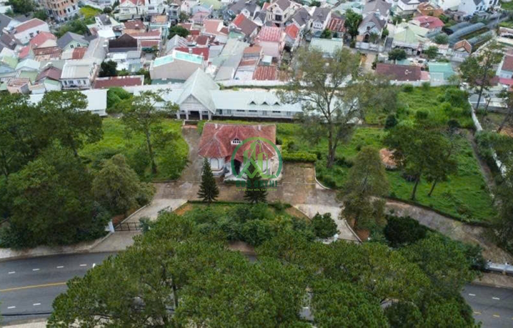 BÁN LÔ ĐẤT 8.858M2 MẶT TIỀN ĐƯỜNG HÙNG VƯƠNG - ĐÀ LẠT