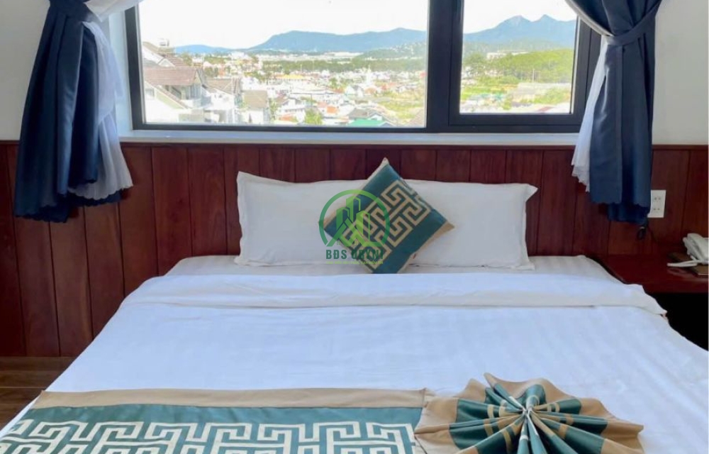 BÁN KHÁCH SẠN VIEW ĐẸP Ở TRUNG TÂM ĐÀ LẠT ĐƯỜNG HÙNG VƯƠNG PHƯỜNG XUÂN TRƯỜNG(P11 CŨ) ĐÀ LẠT
