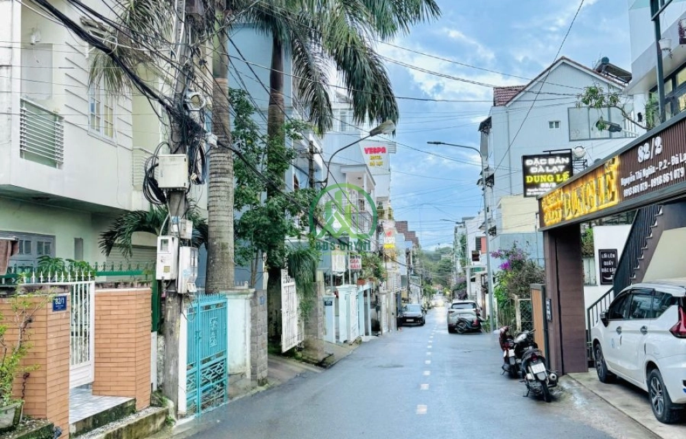 CẦN BÁN NHÀ MẶT TIỀN ĐẸP - ĐƯỜNG NGUYỄN THỊ NGHĨA - ĐÀ LẠT