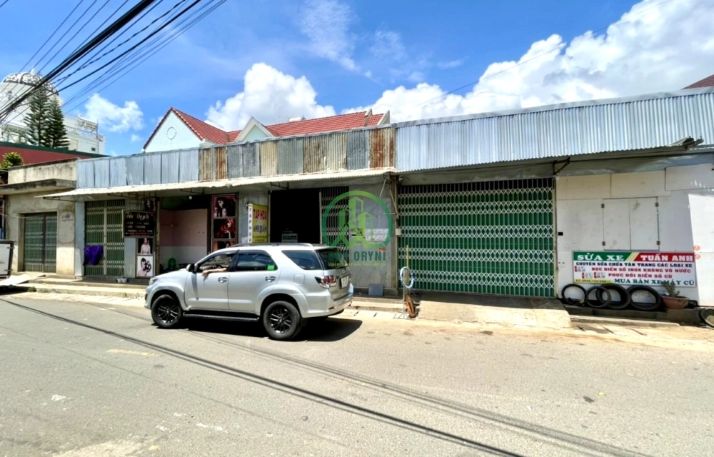   GIA ĐÌNH CÓ VIỆC CẦN BÁN GẤP NHÀ ĐẤT CÓ SẴN 5 KIÔT MẶT TIỀN ĐƯỜNG NGUYỄN VĂN LINH- ĐỨC TRỌNG 