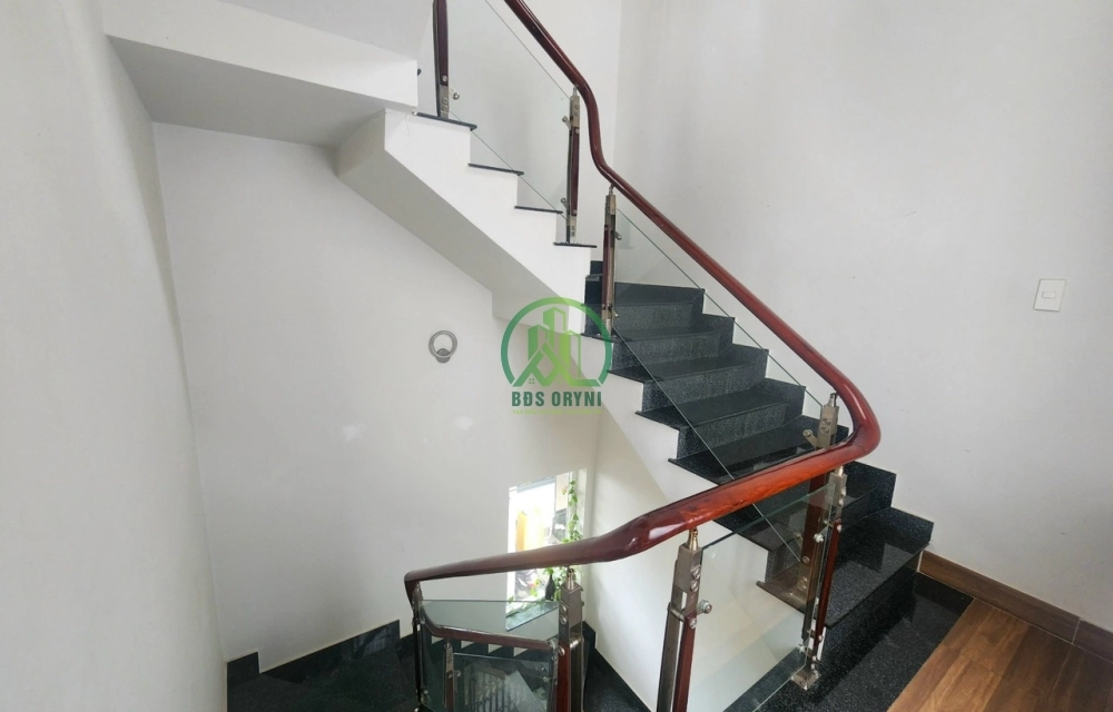 CẦN BÁN NHÀ MẶT TIỀN TÔ NGỌC VÂN P2