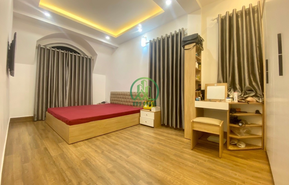    CẦN BÁN GẤP BIỆT THỰ 2 MẶT TIỀN ĐƯỜNG MẪU TÂM- P5- ĐÀ LẠT