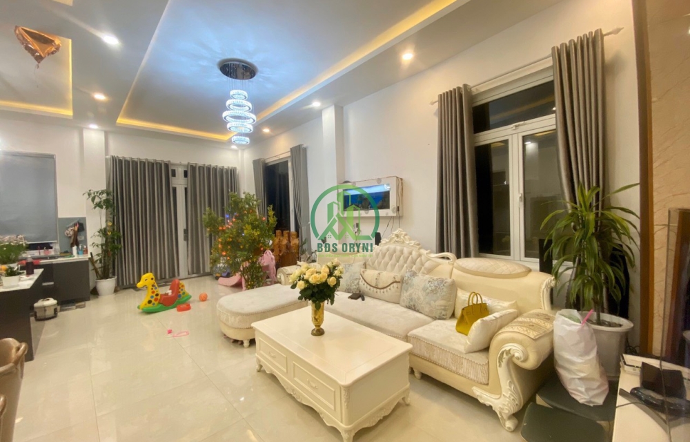    CẦN BÁN GẤP BIỆT THỰ 2 MẶT TIỀN ĐƯỜNG MẪU TÂM- P5- ĐÀ LẠT