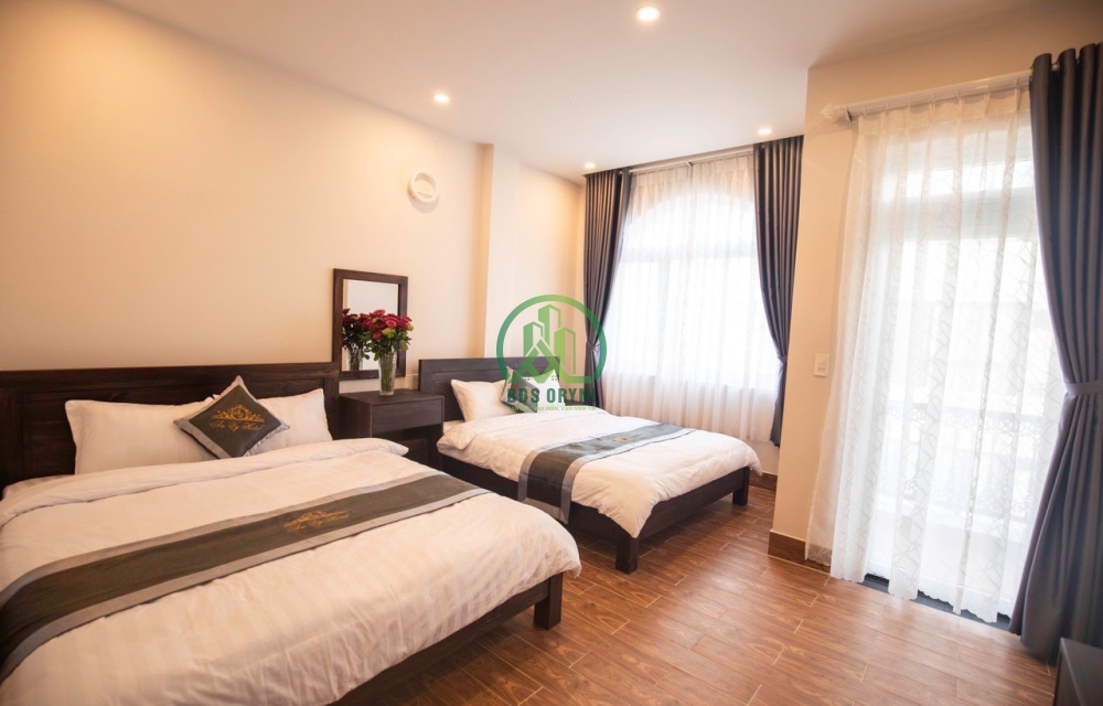 KHÁCH SẠN MỚI ĐẸP MẶT TIỀN ĐƯỜNG NGUYỄN THỊ NGHĨA- P2-ĐÀ LẠT( ĐỂ LẠI TOÀN BỘ NỘI THẤT )