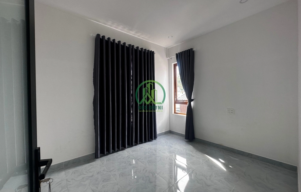 BÁN NHÀ 2 MẶT TIỀN ĐƯỜNG HẺM Ô TÔ NGÔ THÌ SỸ- P4 - ĐÀ LẠT  