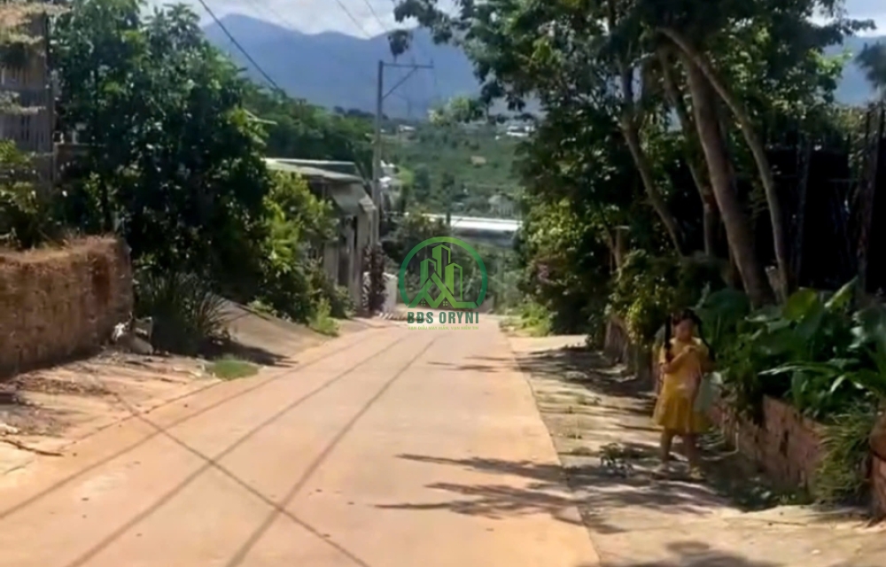 BÁN LÔ ĐẤT 1.299M2 GẦN NGAY NHÀ THỜ NAM BAN,LÂM ĐỒNG,LÂM HÀ