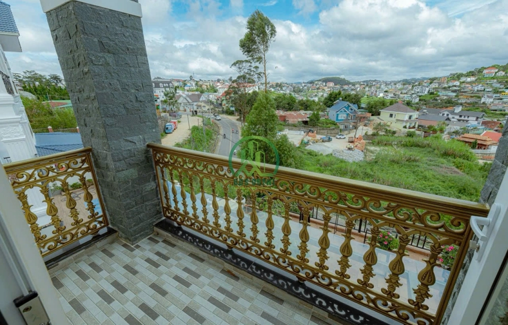 CẦN BÁN KHÁCH SẠN 2 MẶT TIỀN ĐANG KINH DOANH KQH AN SƠN, P4, ĐÀ LẠT