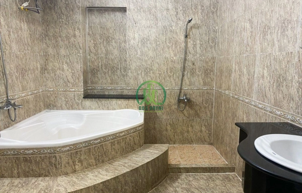 CẦN BÁN KHÁCH SẠN MẶT TIỀN ĐƯỜNG NGUYỄN CÔNG TRỨ- P8- ĐÀ LẠT