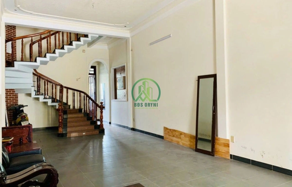 CẦN BÁN KHÁCH SẠN MẶT TIỀN ĐƯỜNG NGUYỄN CÔNG TRỨ- P8- ĐÀ LẠT