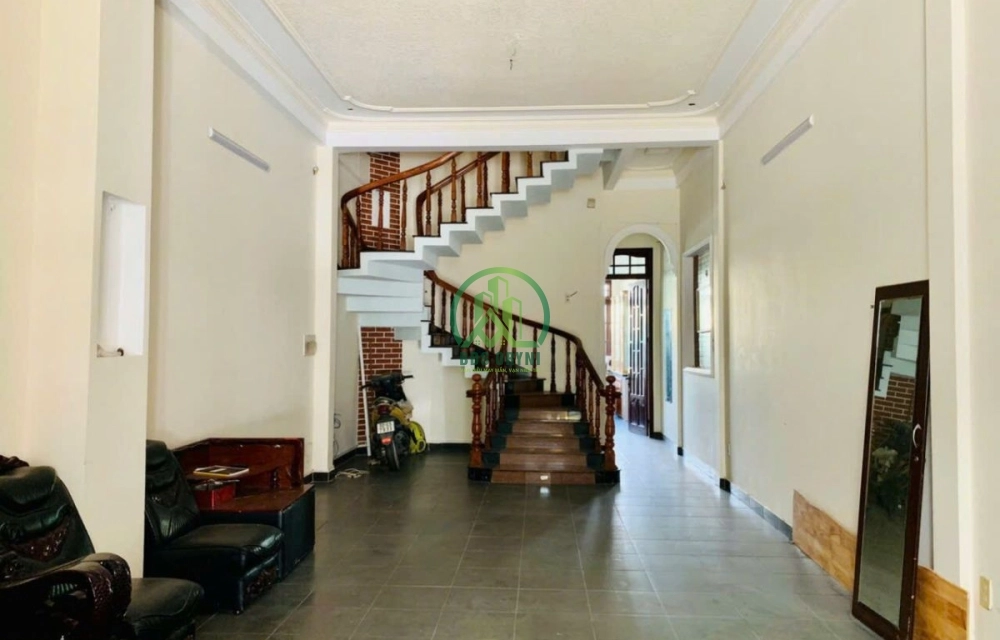 CẦN BÁN KHÁCH SẠN MẶT TIỀN ĐƯỜNG NGUYỄN CÔNG TRỨ- P8- ĐÀ LẠT