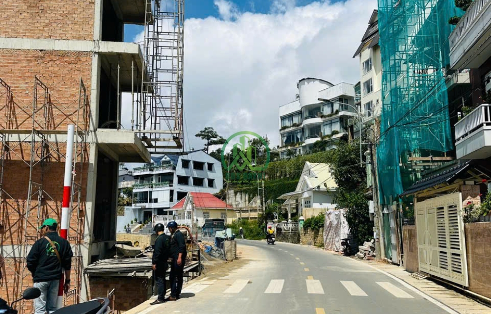 CẦN BÁN ĐẤT MẶT TIỀN ĐƯỜNG HẺM 27 LÊ HỒNG PHONG - P4 - ĐÀ LẠT 