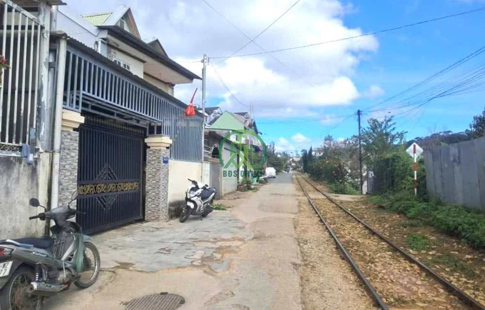 CẦN BÁN NHÀ ĐƯỜNG QUANG TRUNG - P10 - ĐÀ LẠT