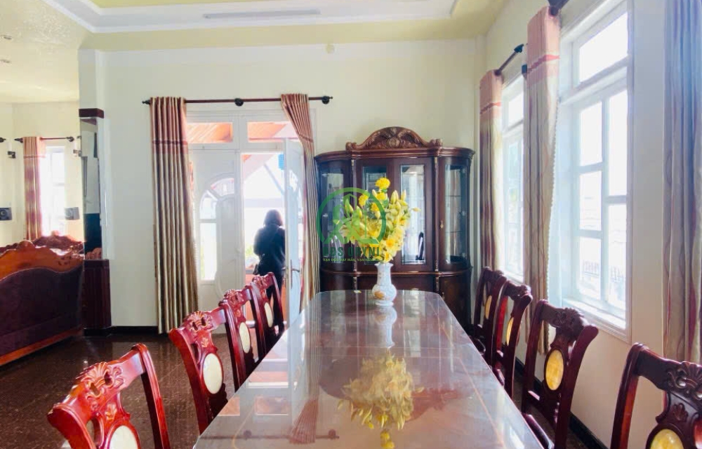CẦN BÁN  BIỆT THỰ  VILLA SÂN VƯỜN MAI ANH ĐÀO HẺM XE HƠI 16 CHỖ P8 ĐÀ LẠT 