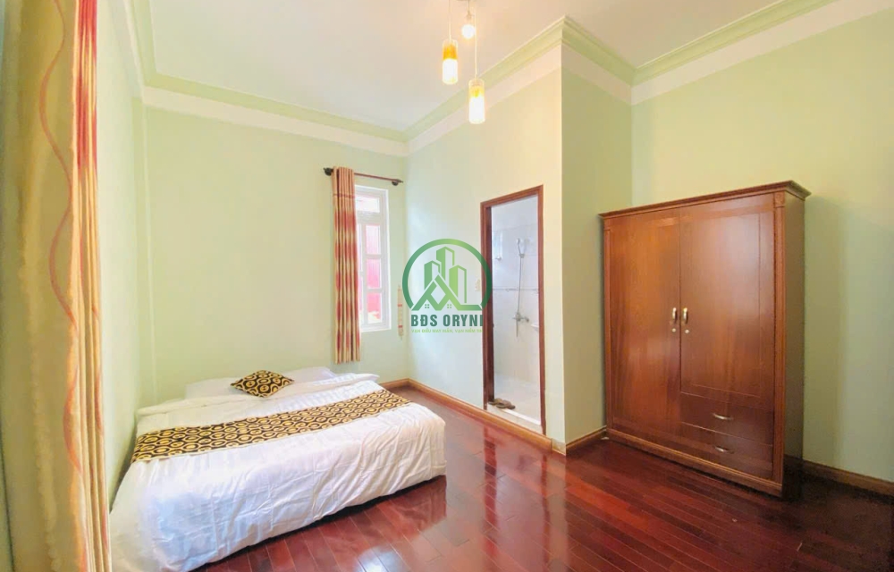 CẦN BÁN  BIỆT THỰ  VILLA SÂN VƯỜN MAI ANH ĐÀO HẺM XE HƠI 16 CHỖ P8 ĐÀ LẠT 