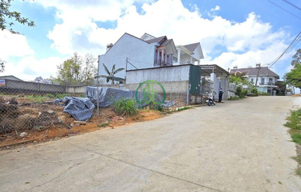 ​ CẦN BÁN 279m2  ĐẤT ĐƯỜNG NAM HỒ P 11, ĐÀ LẠT CÓ VIEW   Giá:10,5 TỶ  ​
