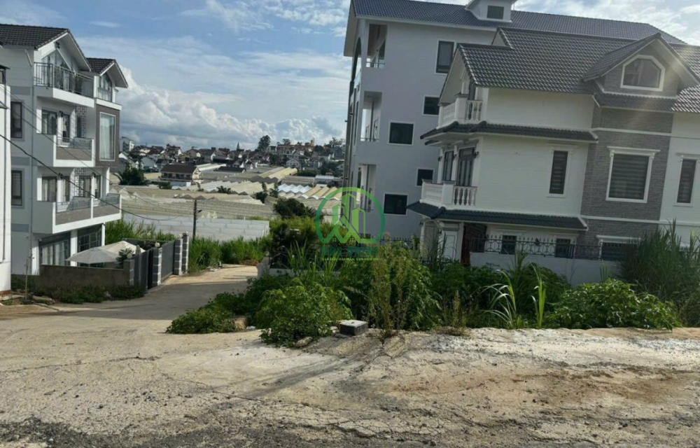 CẦN BÁN NHANH LÔ ĐẤT VỊ TRÍ ĐẸP 2 MẶT TIỀN ĐƯỜNG TRẦN ĐẠI NGHĨA - P8 - ĐÀ LẠT