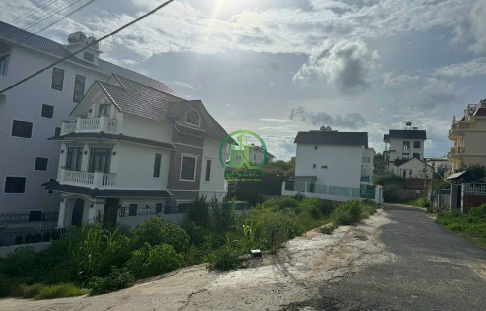CẦN BÁN NHANH LÔ ĐẤT VỊ TRÍ ĐẸP 2 MẶT TIỀN ĐƯỜNG TRẦN ĐẠI NGHĨA - P8 - ĐÀ LẠT