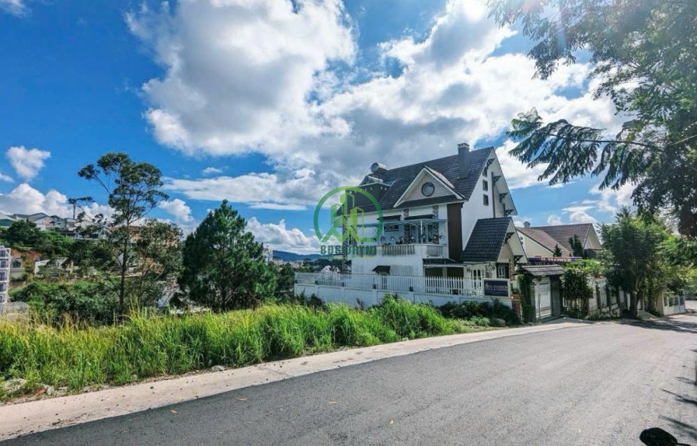 CẦN BÁN LÔ ĐẤT 2 MẶT TIỀN KQH ĐỒI HUY HOÀNG - P8 - ĐÀ LẠT
