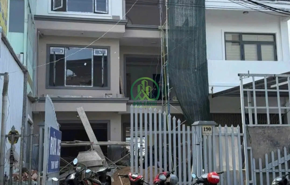 BÁN NHÀ ĐƯỜNG MẶT TIỀN HAI BÀ TRƯNG, P6, ĐÀ LẠT MỚI KENG GIÁ 16,5 TỶ