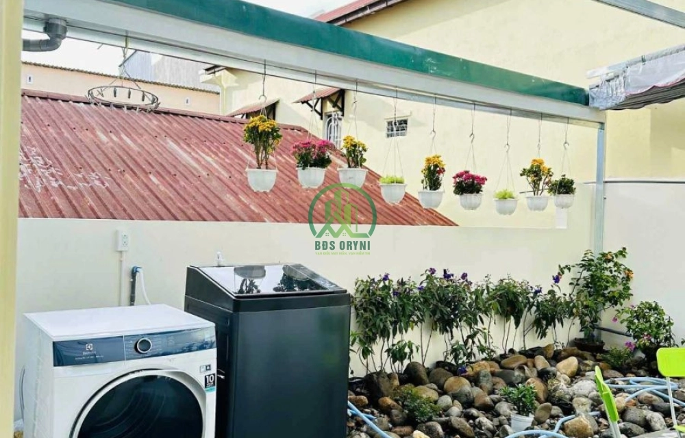 BÁN KHÁCH SẠN MẶT TIỀN THI SÁCH - P. CAM LY - ĐÀ LẠT.