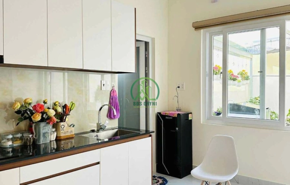 BÁN KHÁCH SẠN MẶT TIỀN THI SÁCH - P. CAM LY - ĐÀ LẠT.