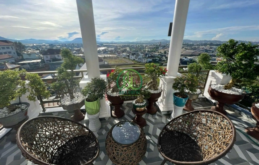 CẦN BÁN NHÀ 4 TẦNG MỚI XÂY ĐƯỜNG PHÙ ĐỔNG THIÊN VƯƠNG- P. LÂM VIÊN - ĐÀ LẠT