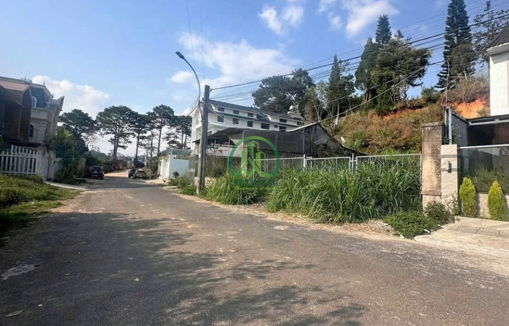 CẦN BÁN NHÀ MỚI 2 MẶT TIỀN HẺM ĐƯỜNG AN SƠN, P. XUÂN HƯƠNG - ĐÀ LẠT