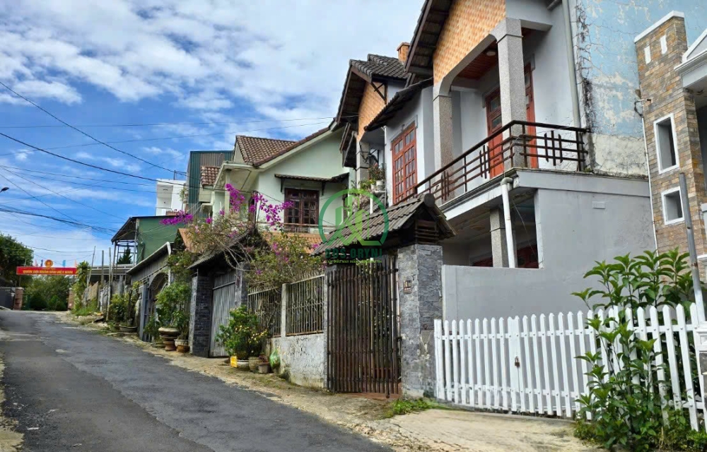CẦN BÁN NHÀ 2 MẶT TIỀN ĐỒI THÔNG TIN– NGUYỄN HỮU CẢNH, PHƯỜNG LÂM VIÊN, ĐÀ LẠT 