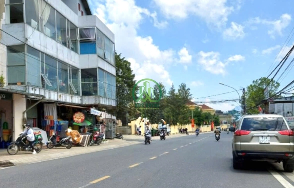 CẦN BÁN NHÀ 2 MẶT TIỀN NGÔ QUYỀN PHƯỜNG CAM LY- ĐÀ LẠT (P6)
