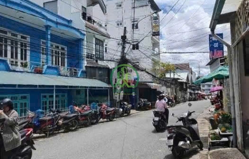 CẦN BÁN ĐẤT TẶNG NHÀ MẶT TIỀN ĐƯỜNG ĐỒNG TÂM - PHƯỜNG XUÂN HƯƠNG - ĐÀ LẠT