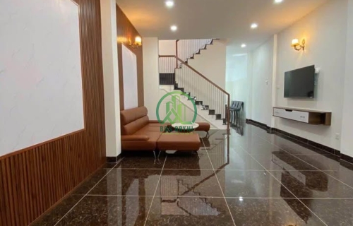 GIÁ TỐT CHỈ 6,8 TỶ - BÁN NHÀ MẶT TIỀN NGÔ THÌ NHẬM, CÓ GARRAGE Ô TÔ, P4, ĐÀ LẠT