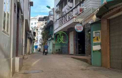 CẦN BÁN ĐẤT TẶNG NHÀ 2 MẶT TIỀN ĐƯỜNG NGUYỄN CHÍ THANH, PHƯỜNG 1, ĐÀ LẠT