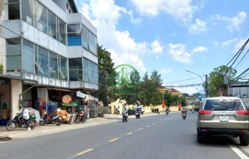 CẦN BÁN NHÀ 2 MẶT TIỀN NGÔ QUYỀN PHƯỜNG CAM LY- ĐÀ LẠT (P6)